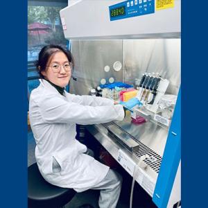 Jinjin Wu in the laboratory