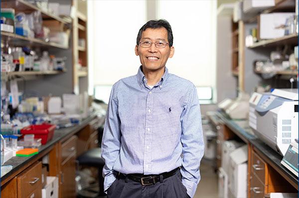Hui-Kuan Lin standing in his lab