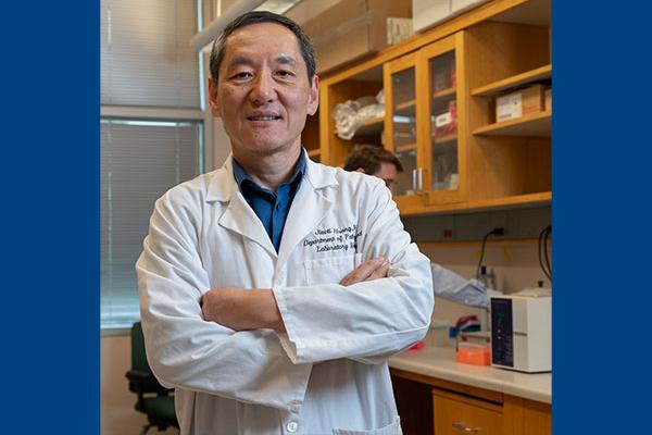 Jiaoti Huang, MD, PhD, in his lab